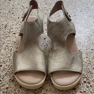 Silver Johnston & Murphy wedge sandals